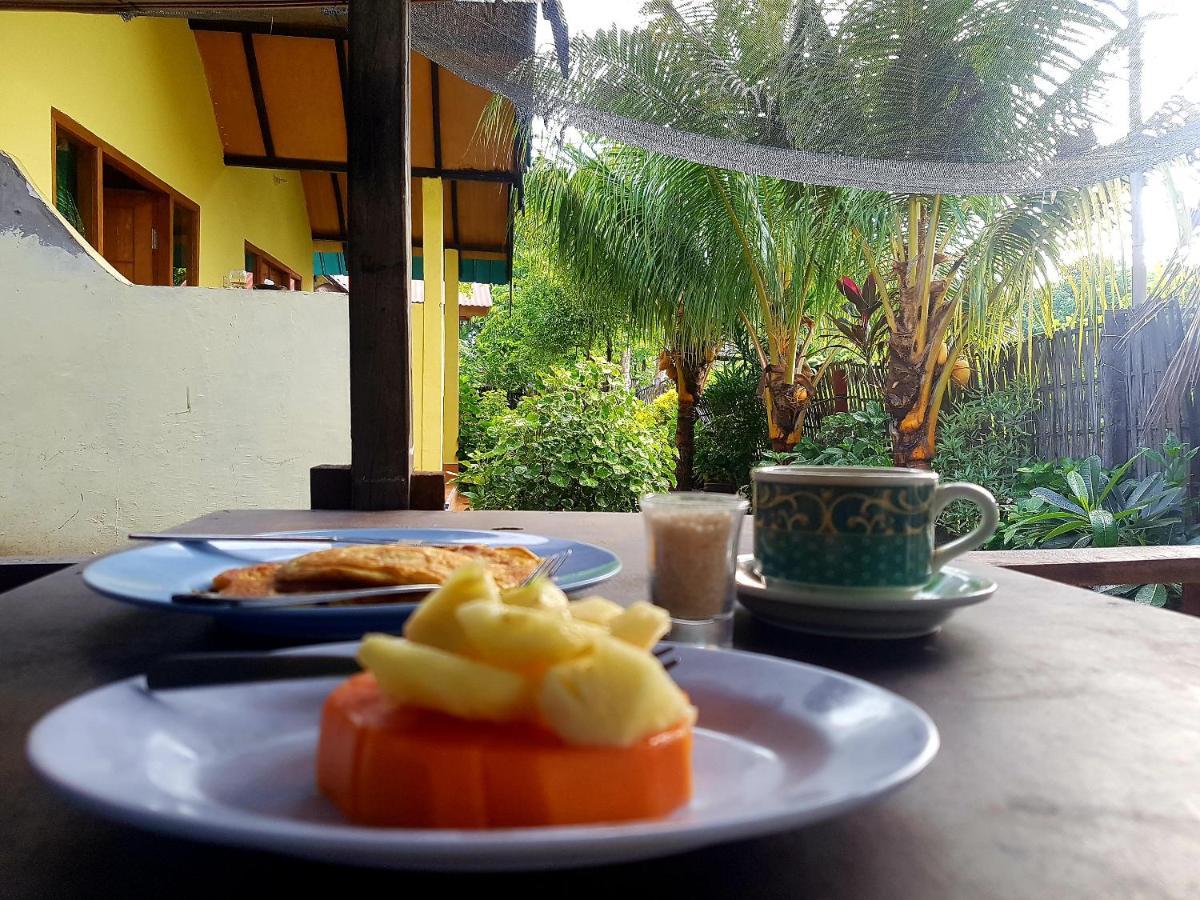 Aura Guest House Gili Air Exterior photo